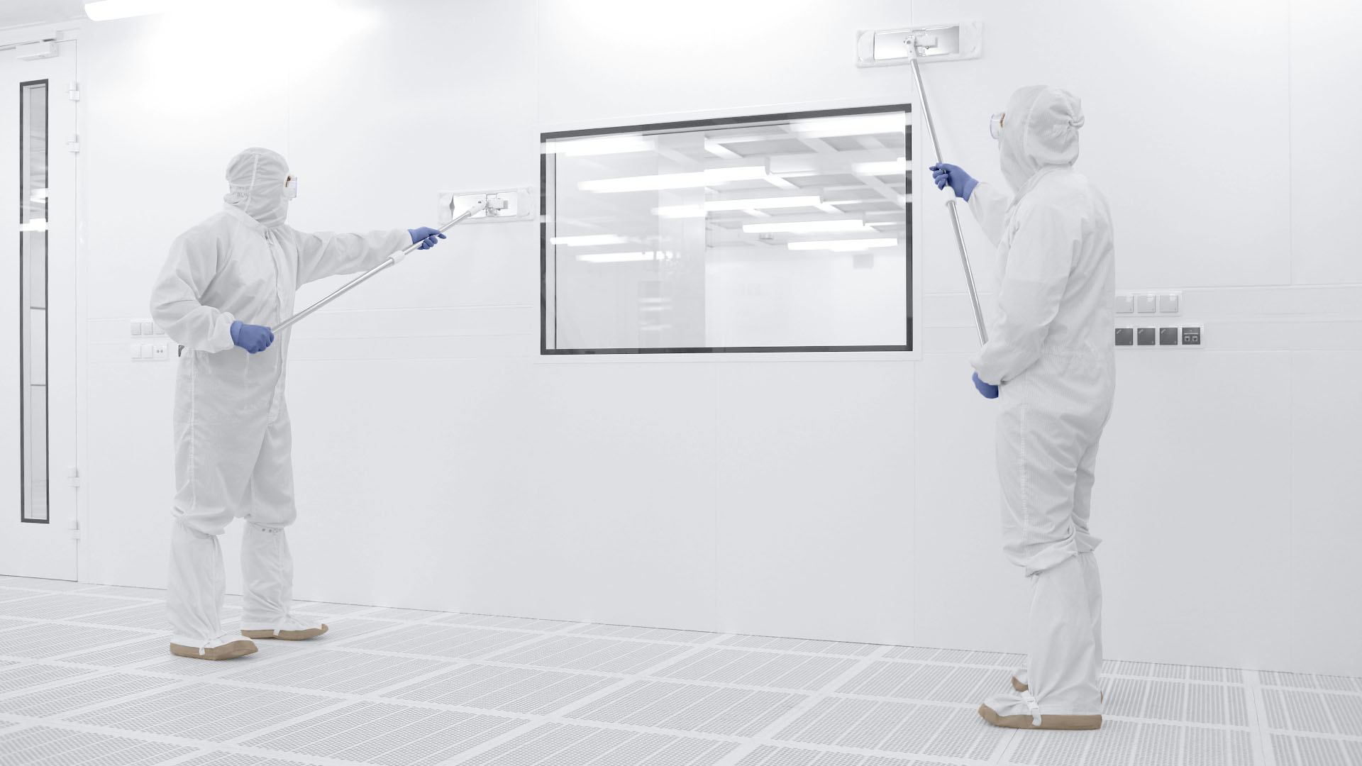 Kombinezon oraz wyposażenie do cleanroom